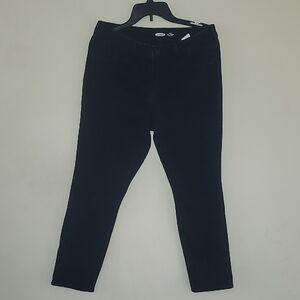 Old Navy Women's Black Power Slim Straight Leg Mid - Rise Skinny Jeans